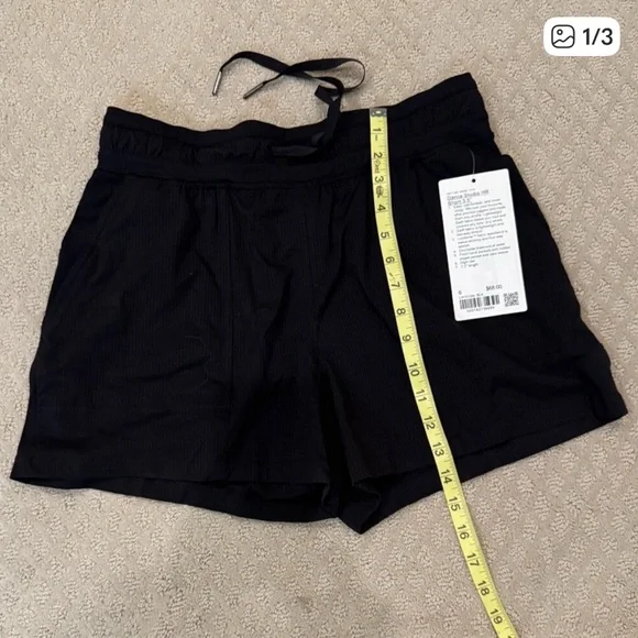 NWT Lululemon Dance Studio Shorts -
Black size 6 - Picture 1 of 1
